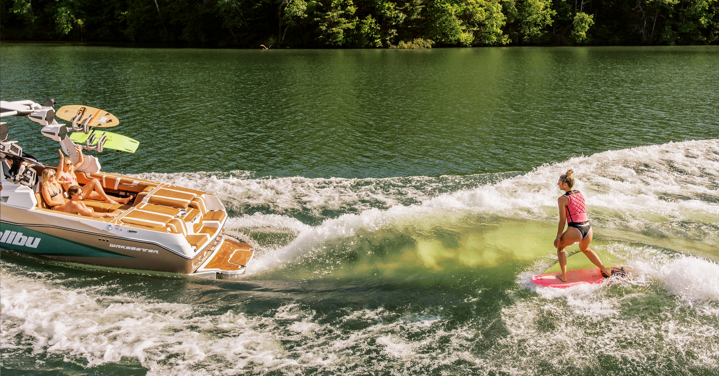 What Makes a Great Wakesurf Boat? 
